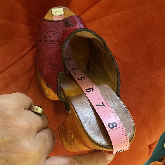 RELISTED  Vintage studded platform clogs - Picture 13 of 16